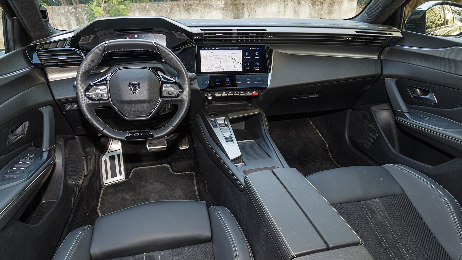 Peugeot 408. Πόσο καλό είναι σε εξοπλισμό άνεσης και ασφάλειας.